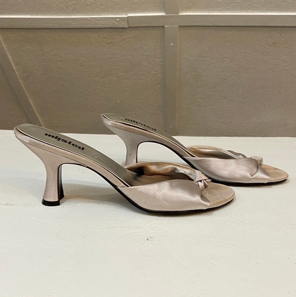 Unlisted, Fabric Heels with Genuine Leather Sole - Size 8.5 - Picture 3 of 7